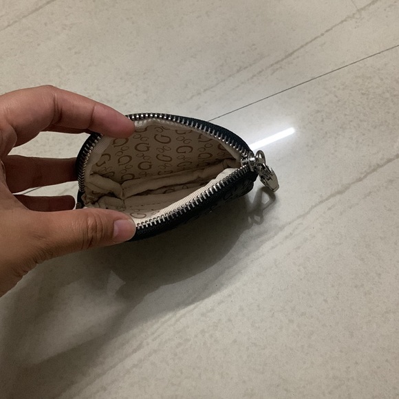Guess coin pouch cum key chain - Picture 2 of 3